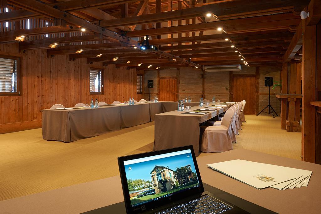 Le Kempferhof Golf Et Chateau-Hotel Plobsheim Bagian luar foto